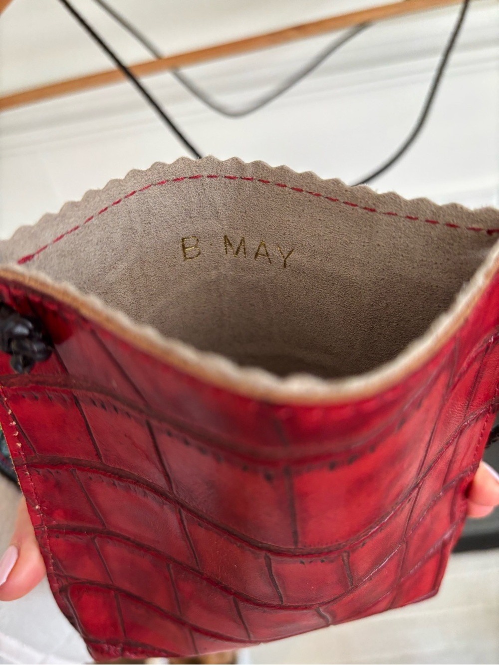 B MAY Red Croc Leather Crossbody Cell Phone Pouch - Picture 4 of 4